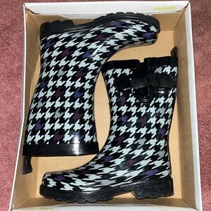 Capelli of New York Houndstooth Rain Boots - Black and Purple